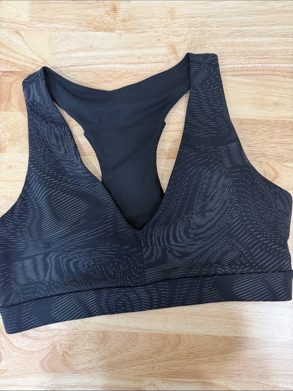 Fabletics Seamless V-Neck Racerback Sports Bra - Black Pattern